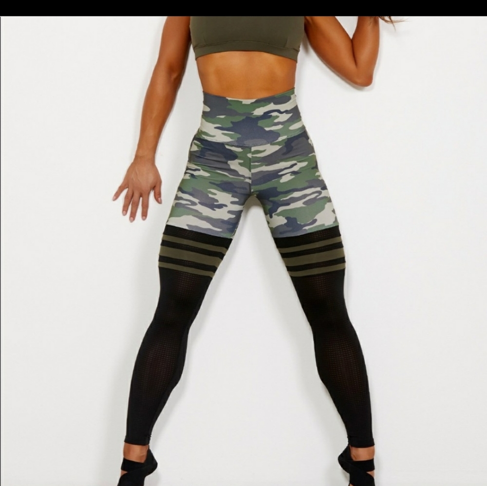 ISO! bombshell leggings in medium